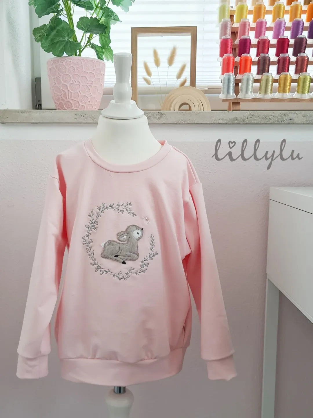 Sweater mit Rehkitz - 110